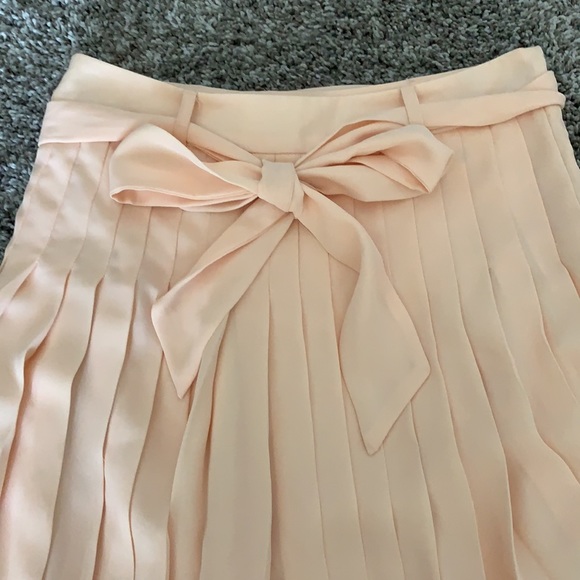 peachy cream pleated knee length skirt with tie - Picture 2 of 5